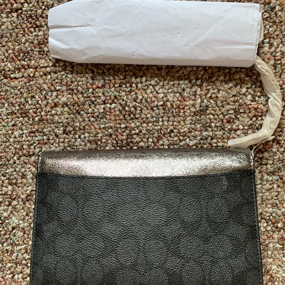 Coach Metallic Colorblock Turnlock Chain Crossbody - Picture 3 of 7